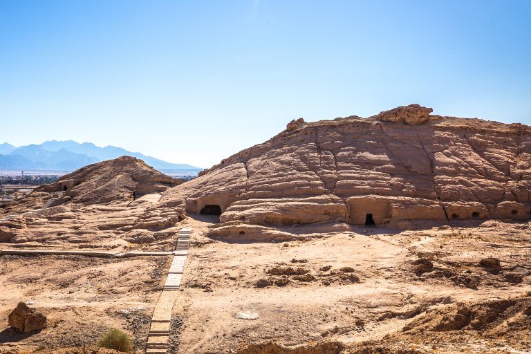 Viajes de aventura y en familia a arabia Saudita, Tras los pasos de Moises en Magha'er Shuaib. Foto Saudi Tourism Authority