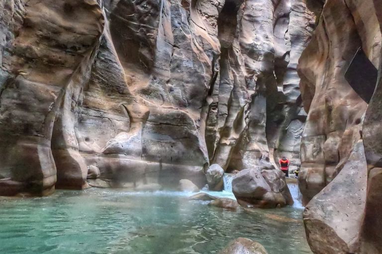 Barranquismo en Jordania, viajes de aventura con Siente Arabia