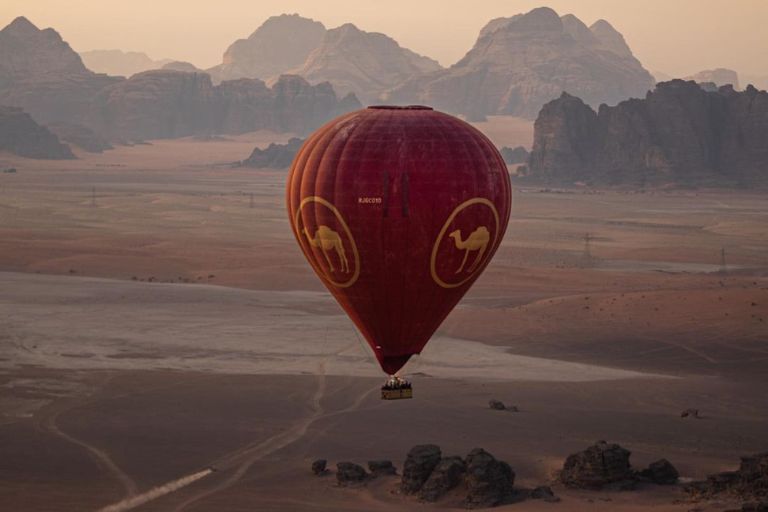 Subir en Globo en Jordania, vistas de Wadi Rum. Viajes en familia