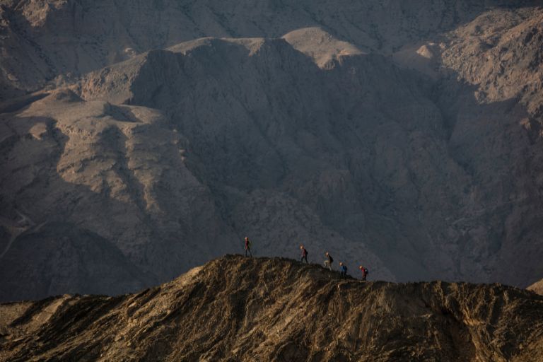 Trekking a la cima del monte más alto de Arabia. Viajes de aventura a Omán con Siente Arabia