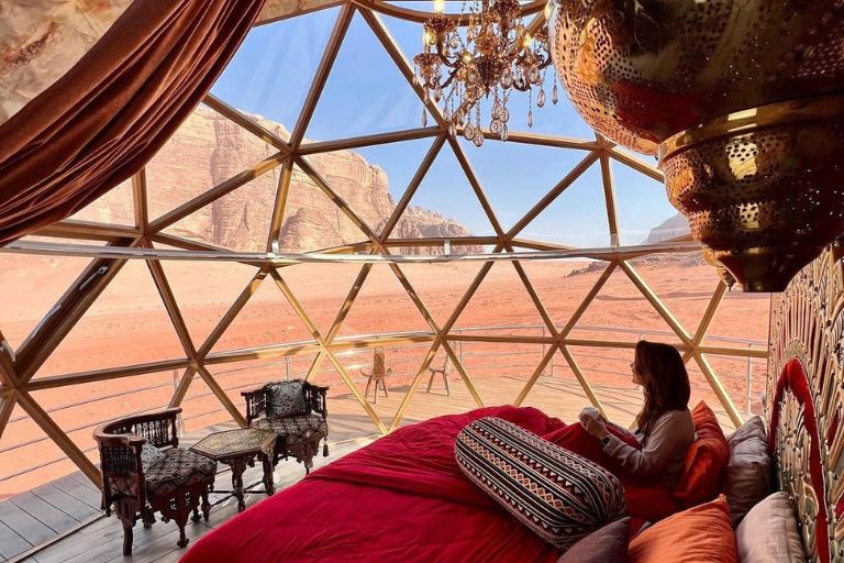 Viajes de desconexión y Yoga en el desierto de Jordania con Siente Arabia