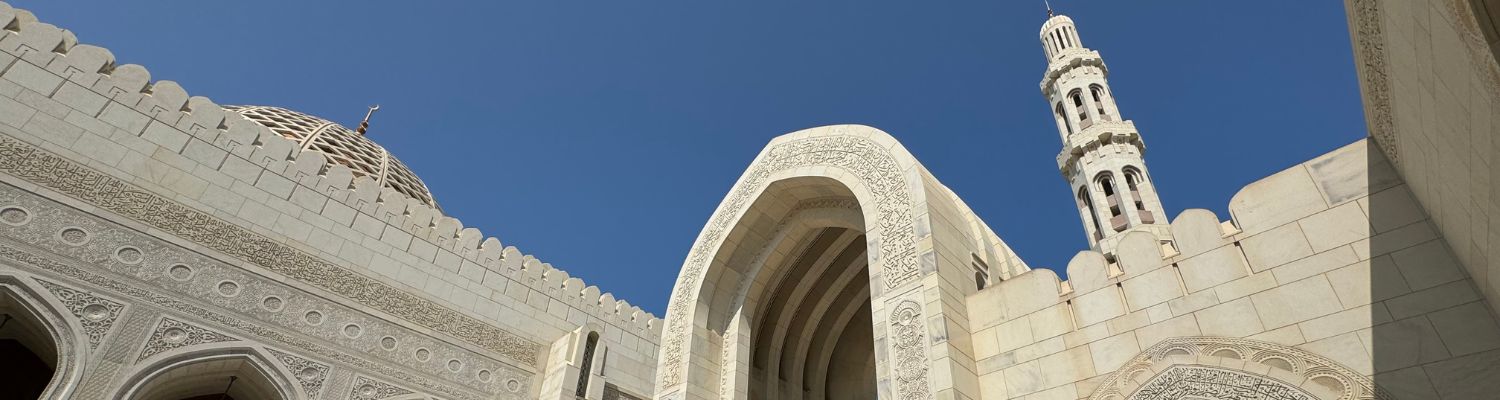 Gran mezquita de Mascate. Viajes a Omán con Siente Arabia