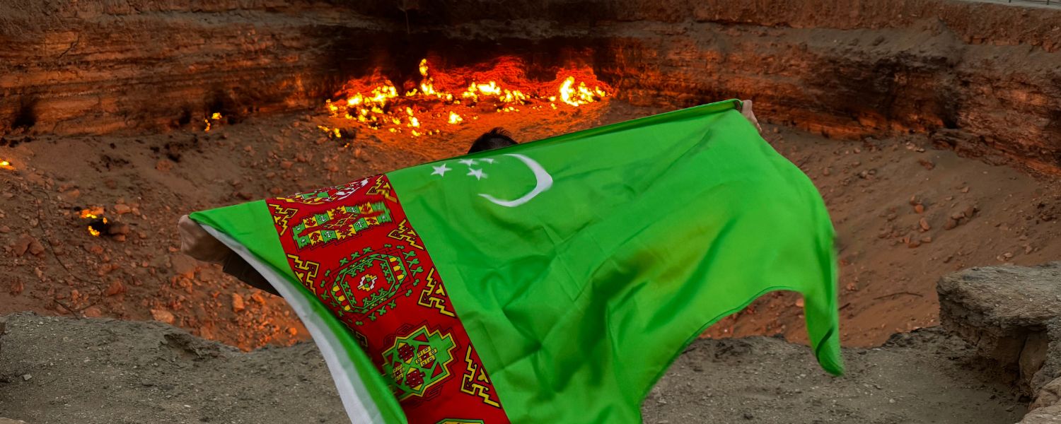 Viaje a Turkmenistán, Expedición en grupo, Crater de Darvaza